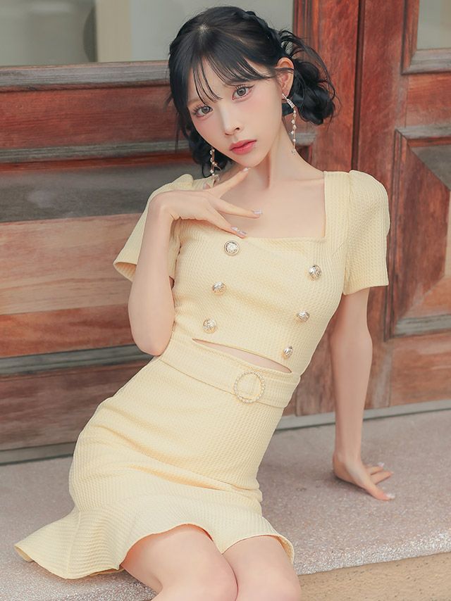 [韓国ドレス]袖あり半袖スクエアネックゴールドボタンウエストベルトウエストカットマーメイドミニドレス